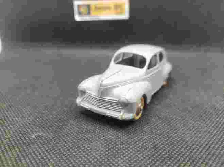 PEUGEOT 203 TYPE 2 - DINKY TOYS FRANCE - N° 24 R - 1/43 | Peugeot 203 Type 1 - 24 R |