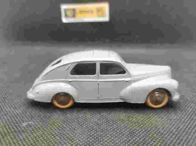 PEUGEOT 203 TYPE 2 - DINKY TOYS FRANCE - N° 24 R - 1/43 | Peugeot 203 Type 1 - 24 R |