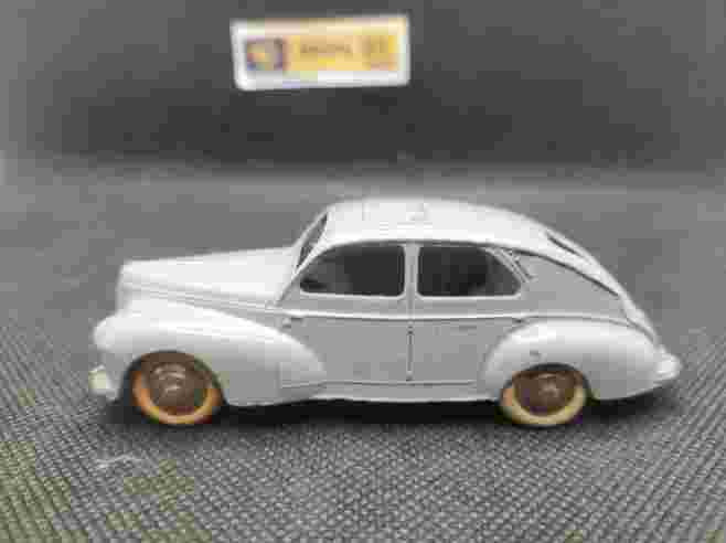 PEUGEOT 203 TYPE 2 - DINKY TOYS FRANCE - N° 24 R - 1/43 | Peugeot 203 Type 1 - 24 R |