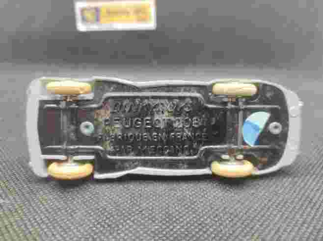 PEUGEOT 203 TYPE 2 - DINKY TOYS FRANCE - N° 24 R - 1/43 | Peugeot 203 Type 1 - 24 R |