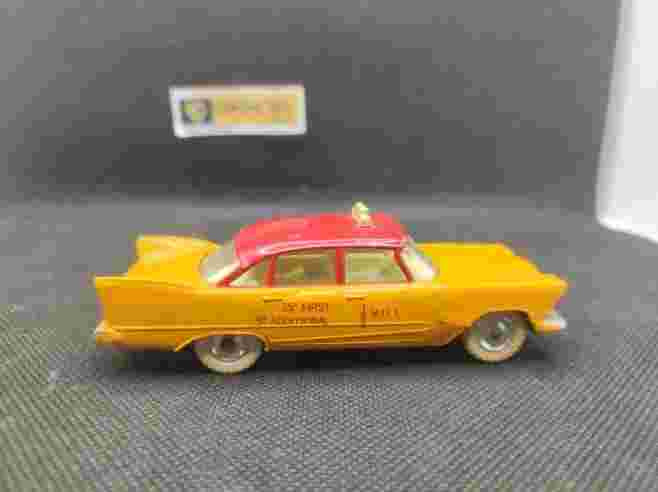 PLYMOUTH PLAZA TAXI USA - DINKY TOYS GB - N° 265 - 1/43 | Plymouth Plaza Taxi USA - 265 |