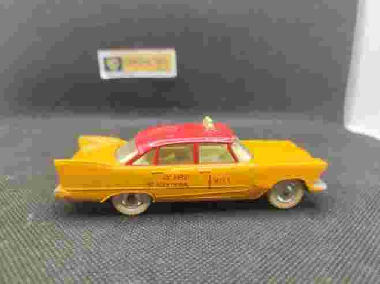 PLYMOUTH PLAZA TAXI USA - DINKY TOYS GB - N° 265 - 1/43 | Plymouth Plaza Taxi USA - 265 |