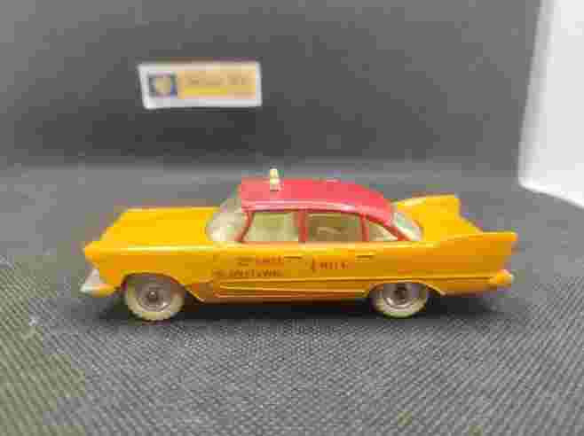 PLYMOUTH PLAZA TAXI USA - DINKY TOYS GB - N° 265 - 1/43 | Plymouth Plaza Taxi USA - 265 |