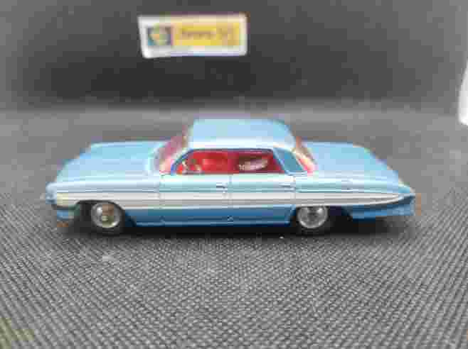 OLSMOBILE SUPER 88 - CORGI TOYS - N° 235 - 1/43 | Oldsmobile Super 88 - 235 |