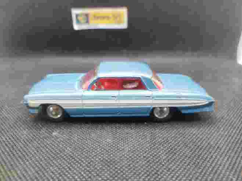 OLSMOBILE SUPER 88 - CORGI TOYS - N° 235 - 1/43 | Oldsmobile Super 88 - 235 |