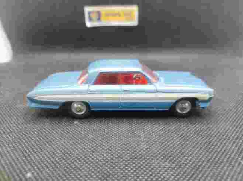 OLSMOBILE SUPER 88 - CORGI TOYS - N° 235 - 1/43 | Oldsmobile Super 88 - 235 |