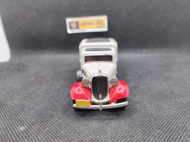 DODGE VAN TRUCK 1936 "BURMA SHAVE" - BROOKLIN MODELS - N° 16 - 1/43 | Dodge Van Truck 1936 "Burma Shave" - 16 |