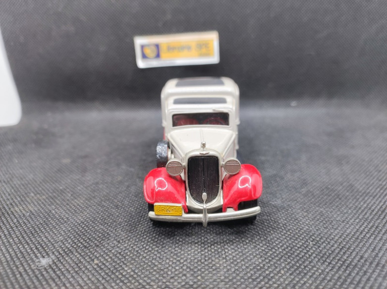 DODGE VAN TRUCK 1936 "BURMA SHAVE" - BROOKLIN MODELS - N° 16 - 1/43 | Dodge Van Truck 1936 "Burma Shave" - 16 |