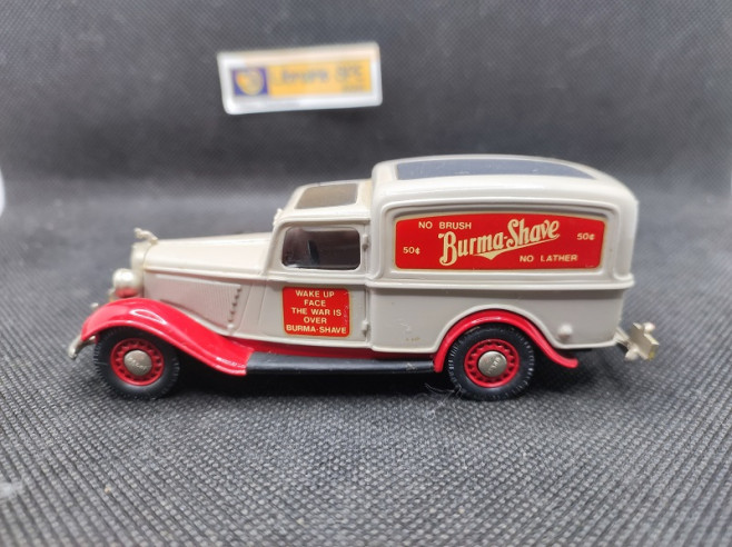 DODGE VAN TRUCK 1936 "BURMA SHAVE" - BROOKLIN MODELS - N° 16 - 1/43 | Dodge Van Truck 1936 "Burma Shave" - 16 |