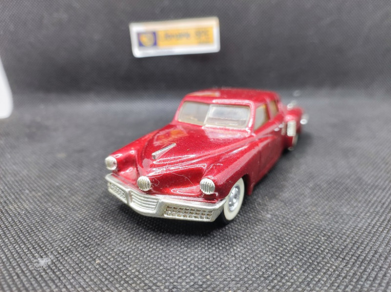 TUCKER TORPEDO 1948 - DINKY TOYS - N° DY 11 - 1/43 | Tucker Torpedo de 1948 - DY 11 |