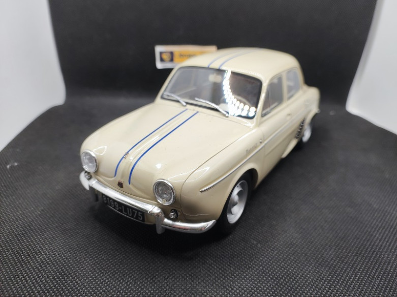 RENAULT DAUPHINE 1093 BLANC REJANE DE 1961 - OTTOMOBILE - OT127 - 1/18 | Renault Dauphine 1093 Blanc Réjane de 1961 - OT127 |
