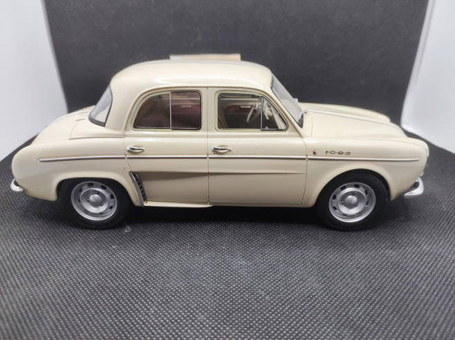 RENAULT DAUPHINE 1093 BLANC REJANE DE 1961 - OTTOMOBILE - OT127 - 1/18 | Renault Dauphine 1093 Blanc Réjane de 1961 - OT127 |