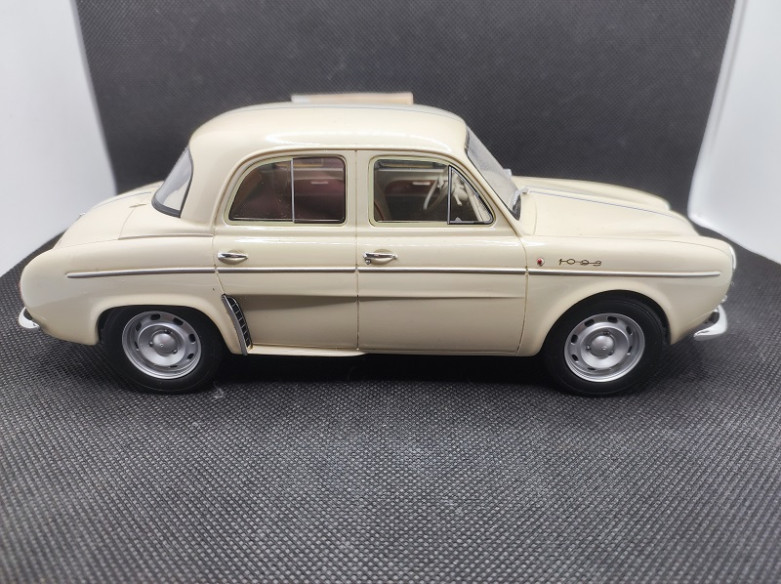 RENAULT DAUPHINE 1093 BLANC REJANE DE 1961 - OTTOMOBILE - OT127 - 1/18 | Renault Dauphine 1093 Blanc Réjane de 1961 - OT127 |