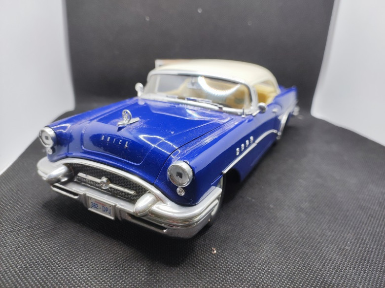 BUICK CENTURY CONVERTIBLE 1955 - MIRA - 1/18 | Buick Century Convertible de 1955 |