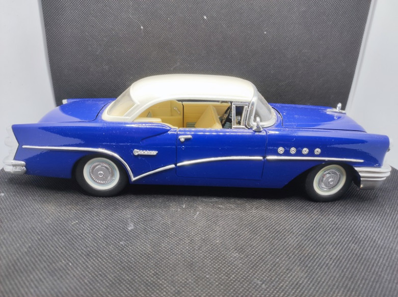 BUICK CENTURY CONVERTIBLE 1955 - MIRA - 1/18 | Buick Century Convertible de 1955 |