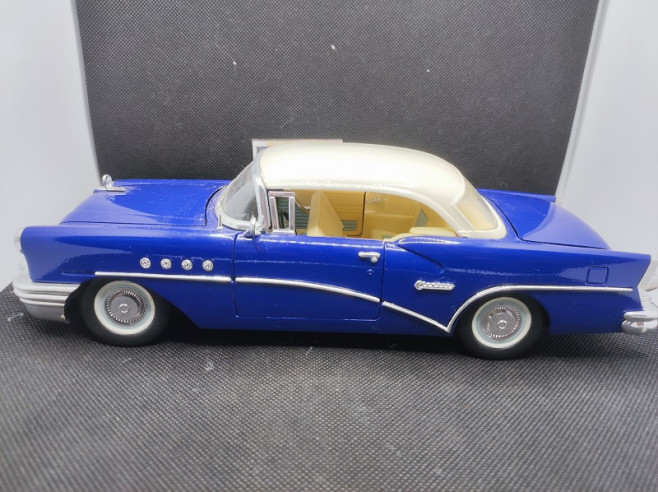 BUICK CENTURY CONVERTIBLE 1955 - MIRA - 1/18 | Buick Century Convertible de 1955 |