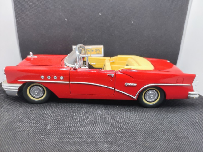 BUICK CENTURY 1955 - MIRA - 1/18 | Buick Century de 1955 |