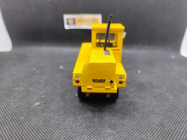 RICHIER C782D COMPACTEUR JAUNE - MINITRUCKS - N° BJ11 - 1/50 | Richier C782D Compacteur Jaune -BJ11 |