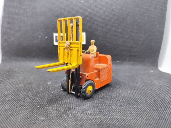 CHARIOT A FOURCHE COVENTRY CLIMAX - DINKY TOYS FR - N° 597 - 1/43 | Chariot à Fourche Coventry Climax - 597 |
