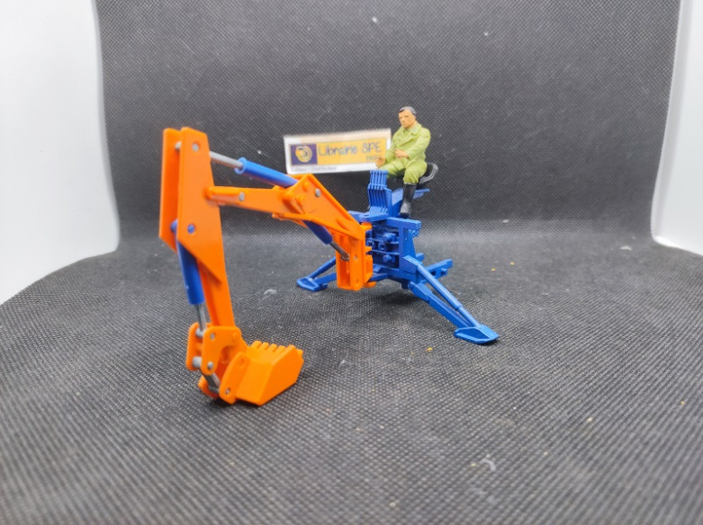 PELLETEUSE ARRIERE - BRITAINS - N° 9536 - 1/32 | Pelleteuse Arrière - 9536 |