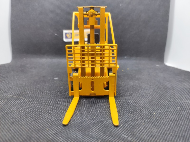 CATERPILLAR CHARIOT ELEVATEUR - JOAL - N° 215 - 1/25 | Caterpillar chariot élévateur - 215 |