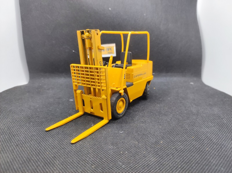 CATERPILLAR CHARIOT ELEVATEUR - JOAL - N° 215 - 1/25 | Caterpillar chariot élévateur - 215 |