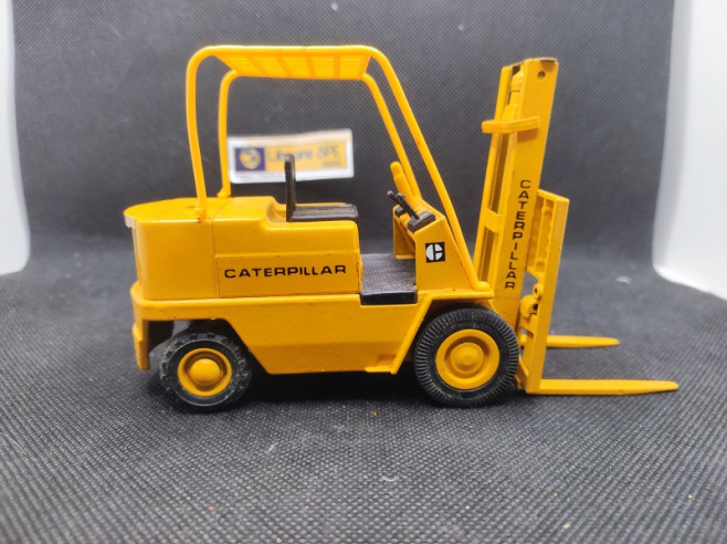 CATERPILLAR CHARIOT ELEVATEUR - JOAL - N° 215 - 1/25 | Caterpillar chariot élévateur - 215 |
