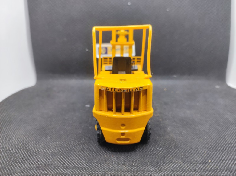 CATERPILLAR CHARIOT ELEVATEUR - JOAL - N° 215 - 1/25 | Caterpillar chariot élévateur - 215 |