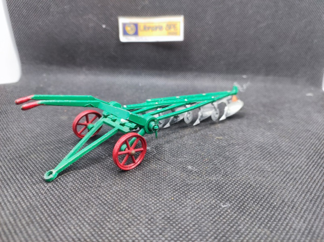 FOUR FURROW PLOUGH - BRITAINS - N° 9551 - 1/32 | Four Furrow Plough - 9551 |
