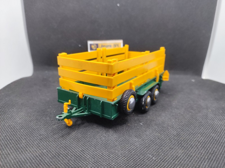 ANIMAL TRAILER BETAILLERE - BRITAINS - N° 9555 - 1/32 | Animal Trailer Bétaillère - 9555 |