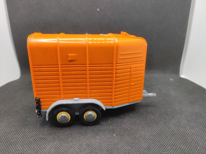 DOUBLE HORSE TRAILER - BRITAINS - N° 9562 - 1/32 | Double Horse Trailer - 9562 |