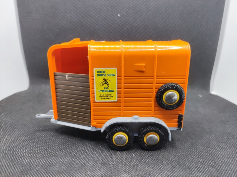 DOUBLE HORSE TRAILER - BRITAINS - N° 9562 - 1/32 | Double Horse Trailer - 9562 |