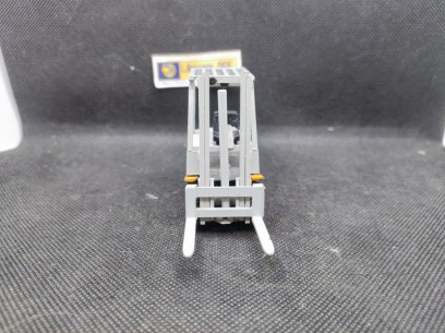CHARIOT ELEVATEUR - OLDS CAR - 1/35 | Chariot Élévateur - Olds Car | 2