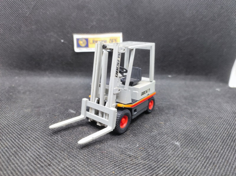 CHARIOT ELEVATEUR - OLDS CAR - 1/43 | Chariot Élévateur - Olds Car |