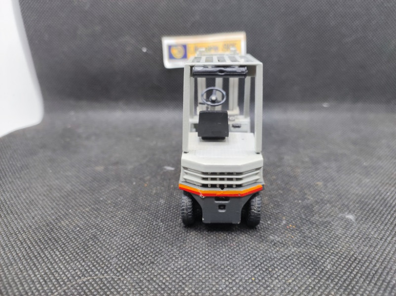 CHARIOT ELEVATEUR - OLDS CAR - 1/35 | Chariot Élévateur - Olds Car |