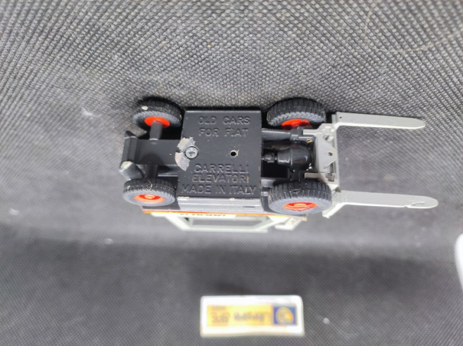 CHARIOT ELEVATEUR - OLDS CAR - 1/43 | Chariot Élévateur - Olds Car |