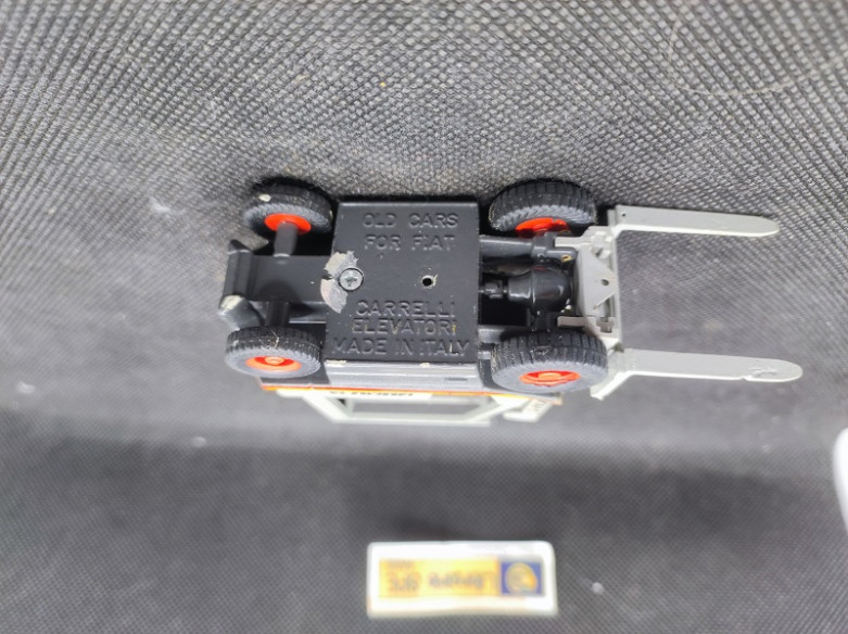 CHARIOT ELEVATEUR - OLDS CAR - 1/43 | Chariot Élévateur - Olds Car |