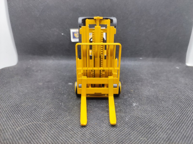 CATERPILLAR CHARIOT ELEVATEUR - NZG - N° 225 - 1/25 | Caterpillar Chariot Élévateur - 225 |