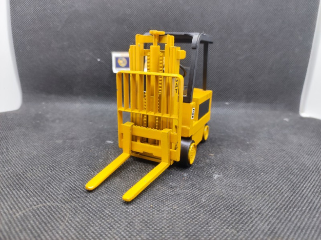 CATERPILLAR CHARIOT ELEVATEUR - NZG - N° 225 - 1/25 | Caterpillar Chariot Élévateur - 225 |