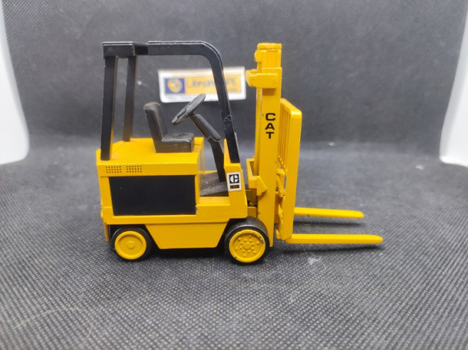 CATERPILLAR CHARIOT ELEVATEUR - NZG - N° 225 - 1/25 | Caterpillar Chariot Élévateur - 225 |