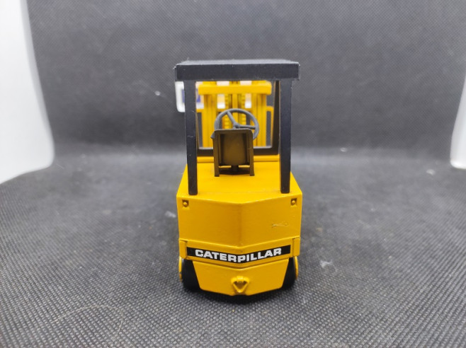 CATERPILLAR CHARIOT ELEVATEUR - NZG - N° 225 - 1/25 | Caterpillar Chariot Élévateur - 225 |