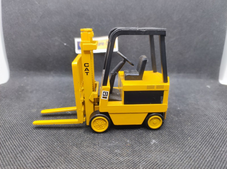 CATERPILLAR CHARIOT ELEVATEUR - NZG - N° 225 - 1/25 | Caterpillar Chariot Élévateur - 225 |