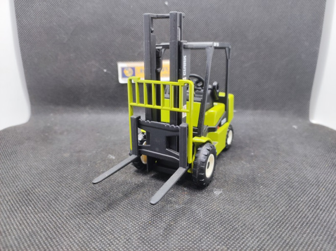 CLARK CGP 25 CHARIOT ELEVATEUR - CLARK - 1/24 | Clark CGP 25 Chariot élévateur |