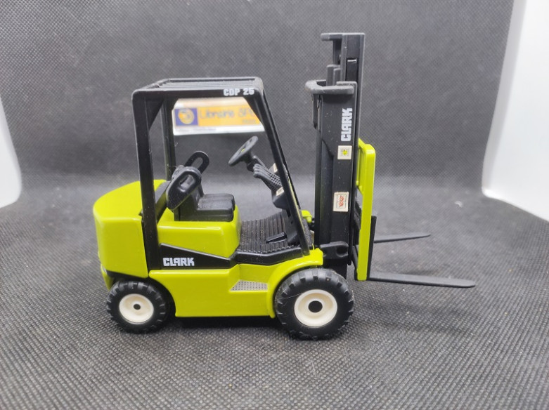 CLARK CGP 25 CHARIOT ELEVATEUR - CLARK - 1/24 | Clark CGP 25 Chariot élévateur |