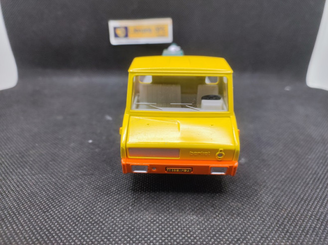 CAMION BERLIET STRADAIR PLATEAU PORTE MACHINE - DAN TOYS - N° 003 - 1/43 | Berliet Stradair Plateau Porte machine - 003 |