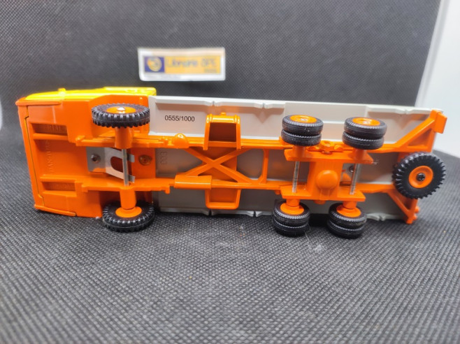 CAMION BERLIET STRADAIR PLATEAU PORTE MACHINE - DAN TOYS - N° 003 - 1/43 | Berliet Stradair Plateau Porte machine - 003 |
