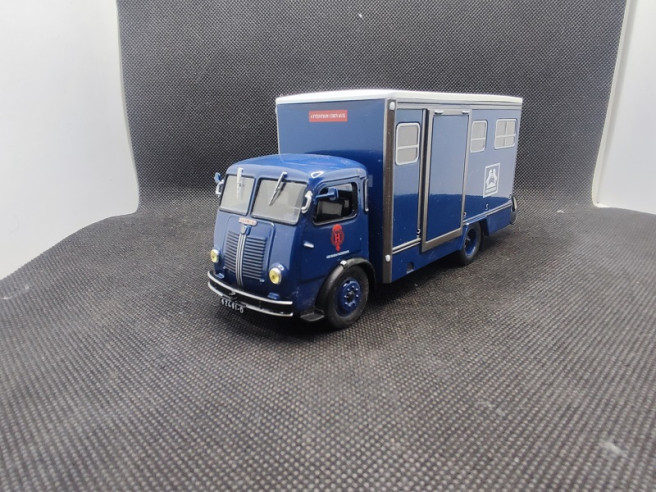 CAMION BERLIET GLA-GLB TRANSPORT DE CHEVAUX 1957 - IXO - 1/43 | Camion Berliet GLA-GLB Transport de Chevaux 1957 |
