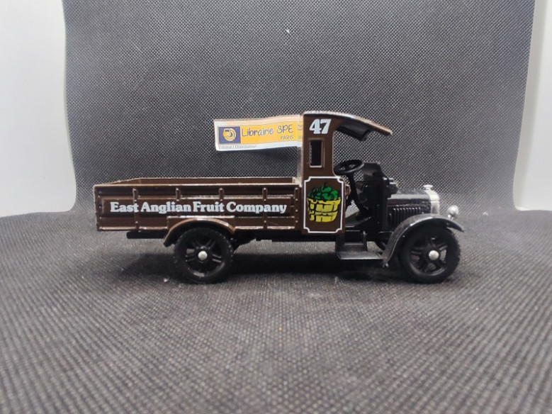 THORNYCROFT VAN EAST ANGLIAN FRUIT COMPANY - CORGI - N° C820 - 1/43 | Thornycroft Van East Anglian Fruit Company - C820 |