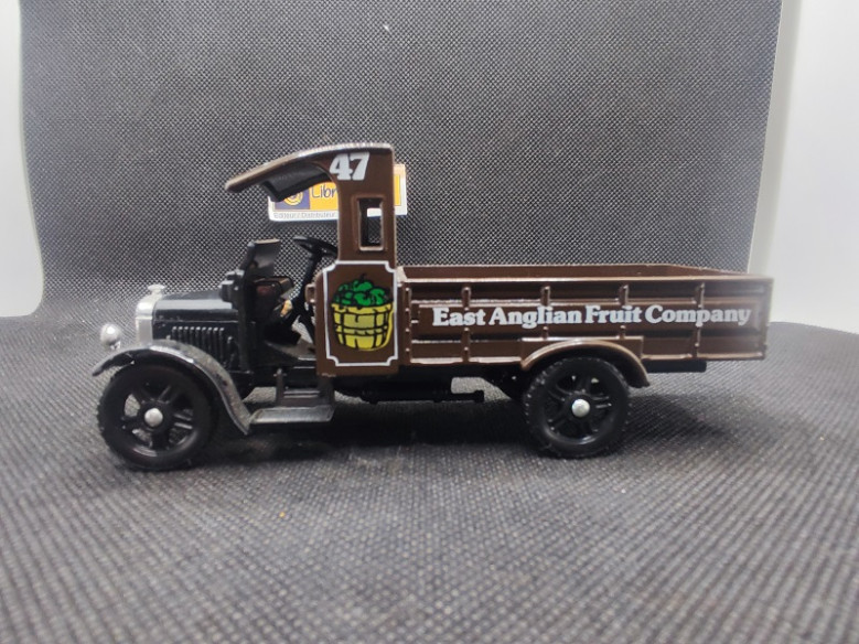 THORNYCROFT VAN EAST ANGLIAN FRUIT COMPANY - CORGI - N° C820 - 1/43 | Thornycroft Van East Anglian Fruit Company - C820 |