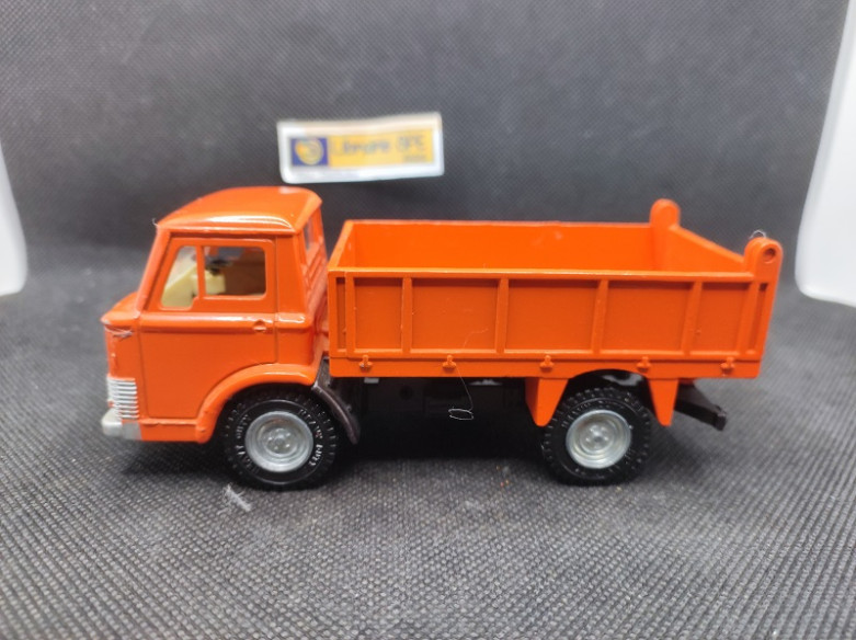 CAMION FORD D800 BENNE BASCULANTE - DINKY TOYS GB - N° 438 - 1/43 | Ford D800 Benne Basculante - 438 |